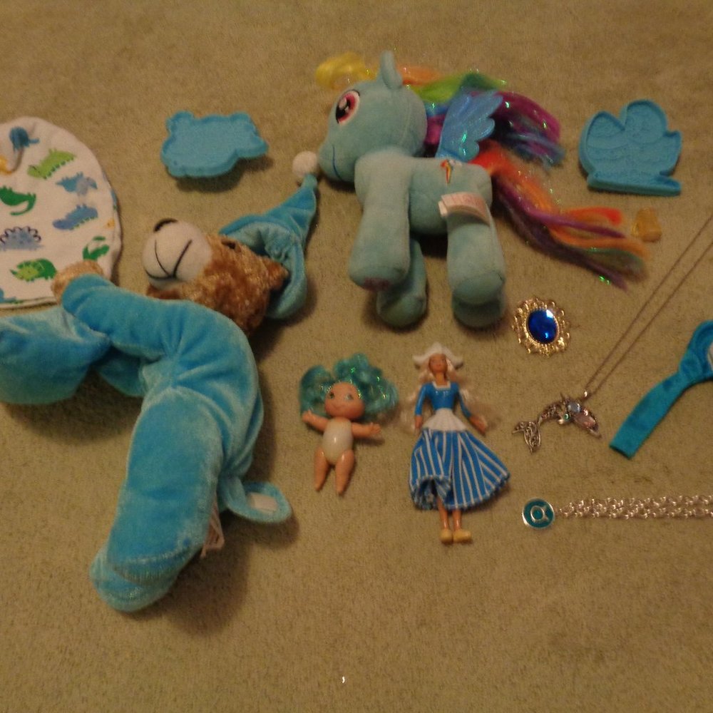 RETRO BLUE TOYS DOLLYS JEWELRY & PARTS COOKIE CUTTER LOT
